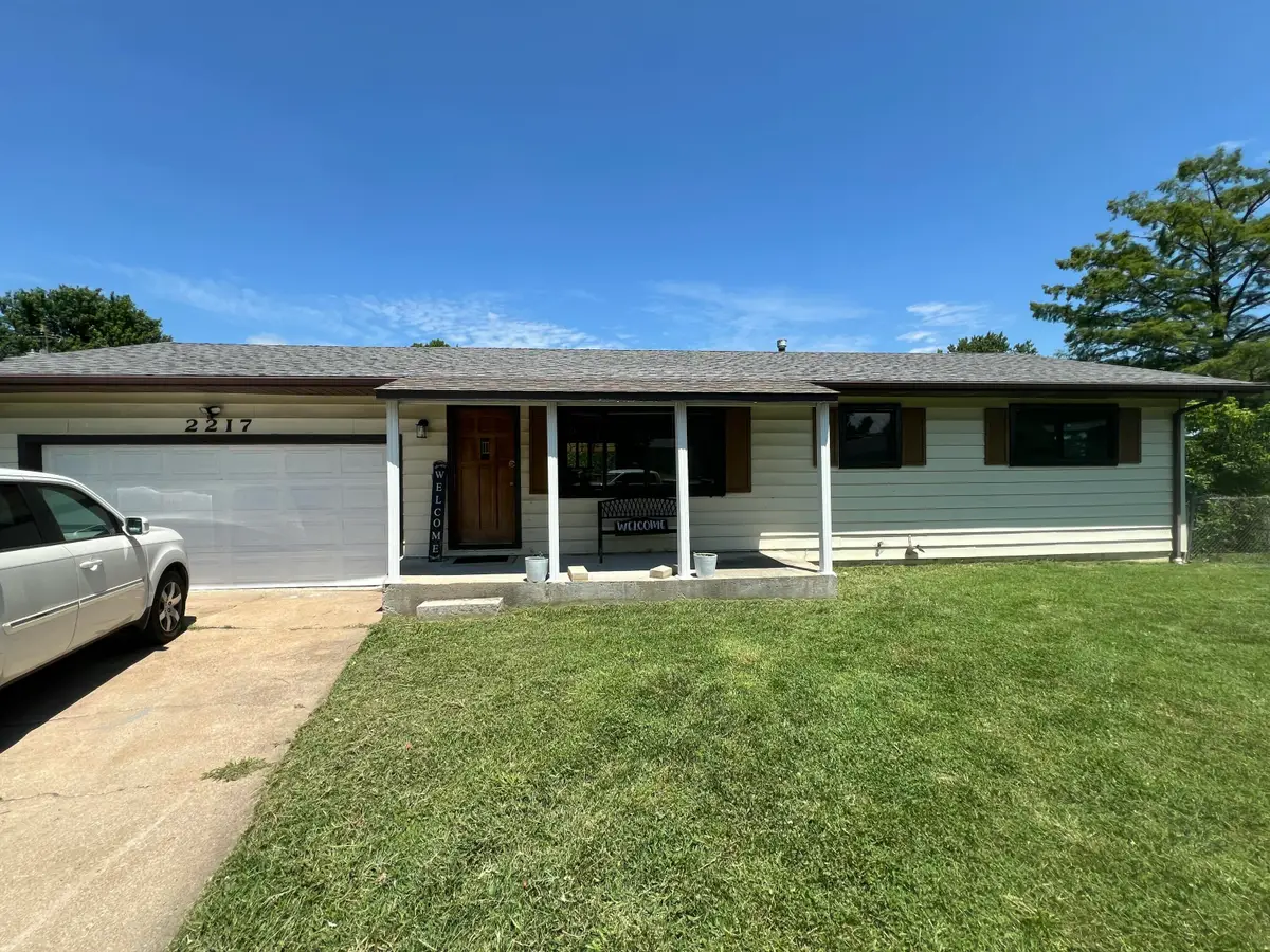 2217 N Ethyl Place, Springfield, MO 65803 - Image #1