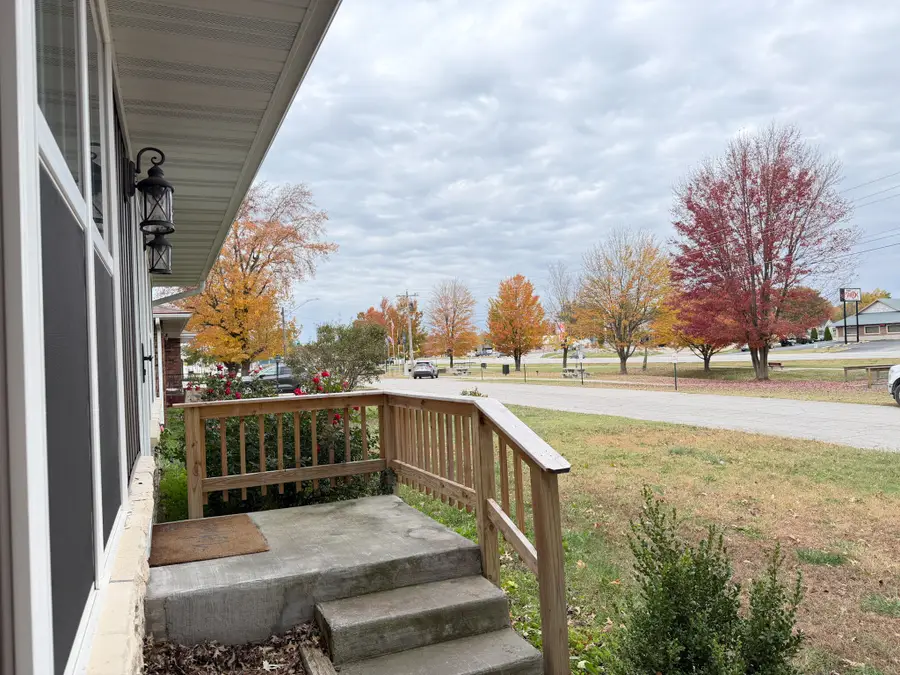 411 E Sloan Avenue, Mount Vernon, MO 65712 - Image #3
