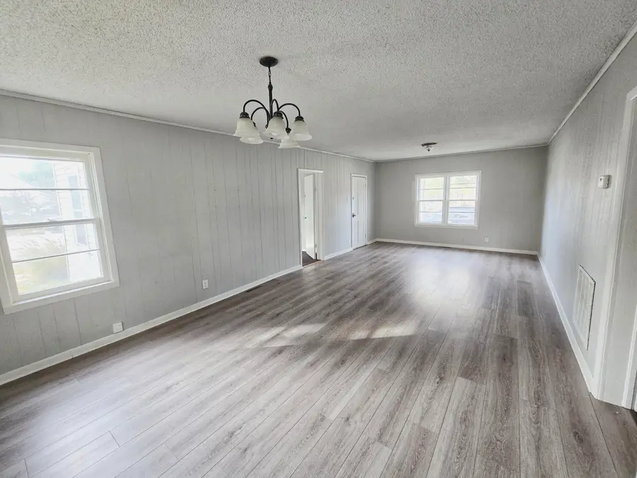 141 W Pleasant Street, Aurora, MO 65605 - Image #2