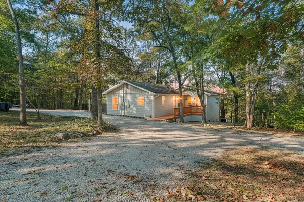 704 Iowa Colony Road, Hollister, MO 65672