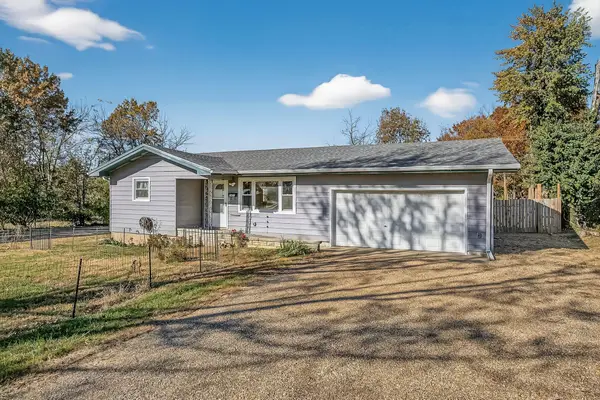 2833 W Grand Street, Springfield, MO 65802