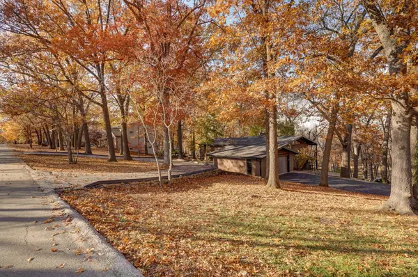 2683 E Wildwood Road, Springfield, MO 65804