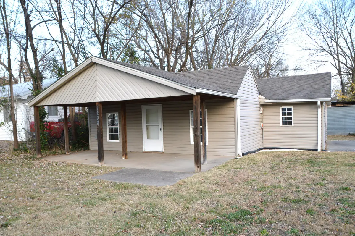 1208 N Fulbright Avenue, Springfield, MO 65802 - #1