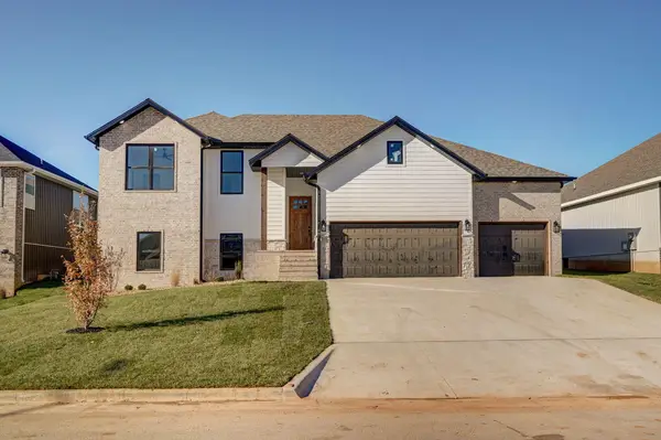 2937 W Teton Drive, Springfield, MO 65810