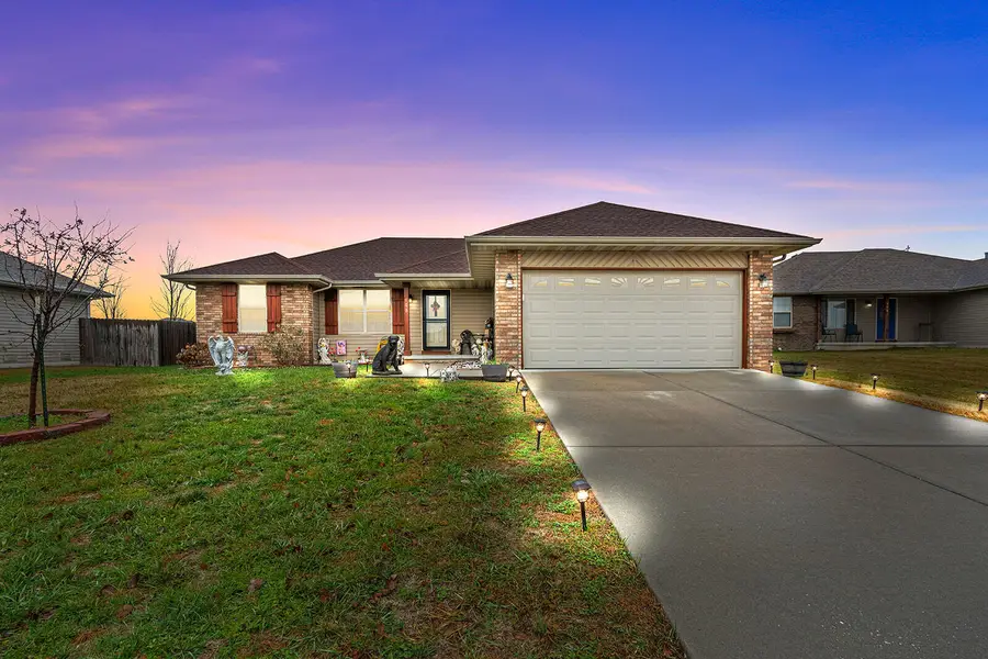 108 N Ashton Avenue, Clever, MO 65631 - Image #2