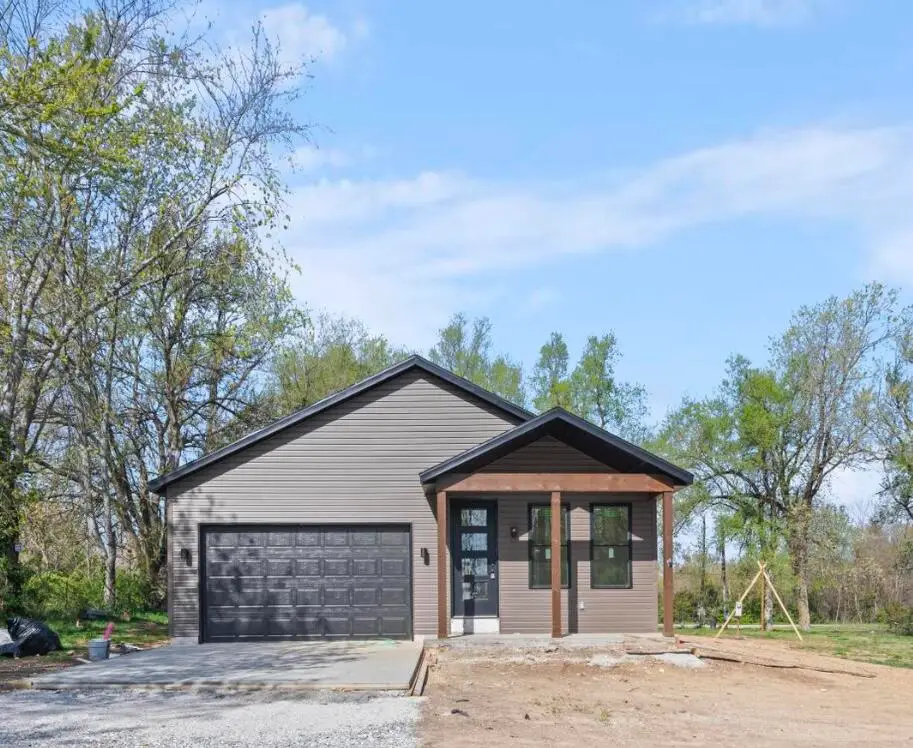 332 South Avenue, Sparta, MO 65753 - Image #1