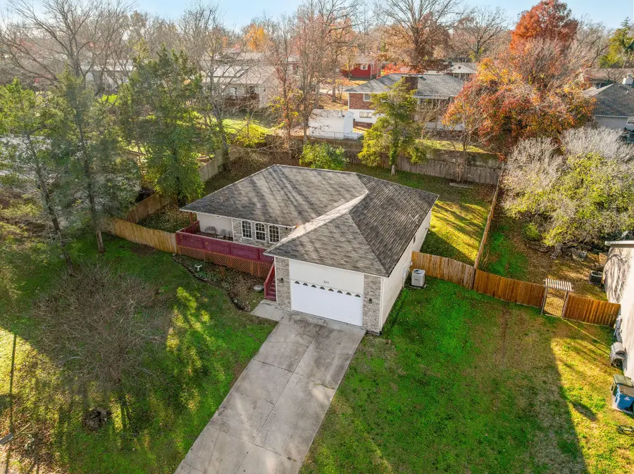 303 Greenbrier Drive, Hollister, MO 65672 - Image #3