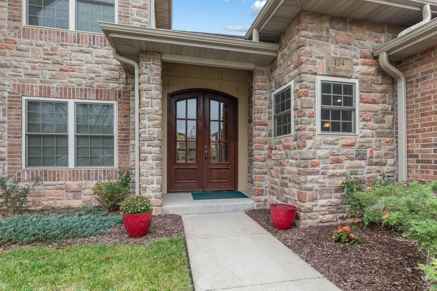 124 S Tuscany Drive, Hollister, MO 65672 - Image #2
