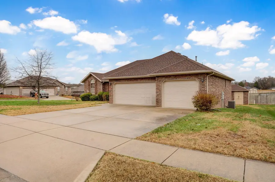 869 E Sparrow Road, Nixa, MO 65714 - Image #2