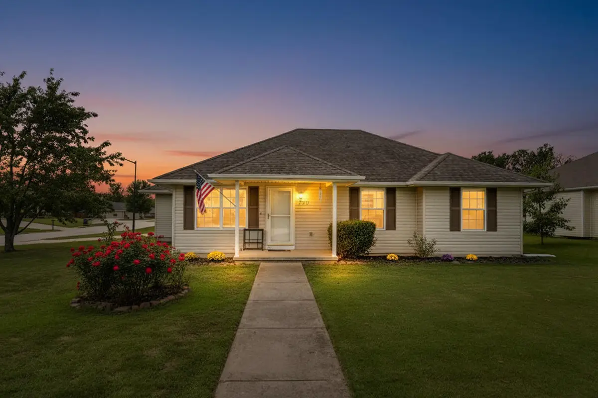 730 W Apache Street, Republic, MO 65738 - #1