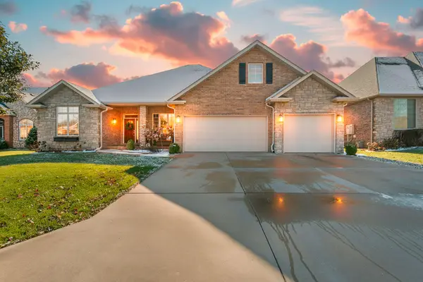 3194 W Knob Hill Street, Springfield, MO 65810