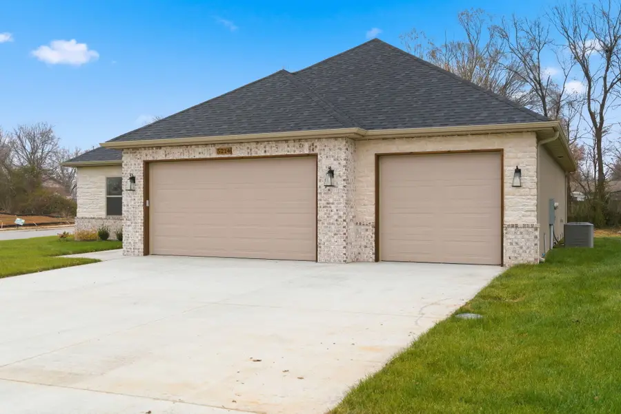 5214 S Logan Drive, Battlefield, MO 65619 - Image #2