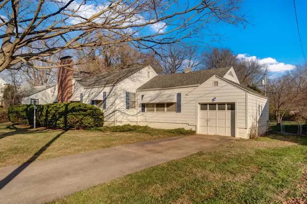 1128 S Stewart Avenue, Springfield, MO 65804