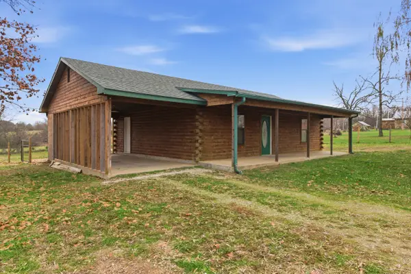 8372 County Road 5090, West Plains, MO 65775