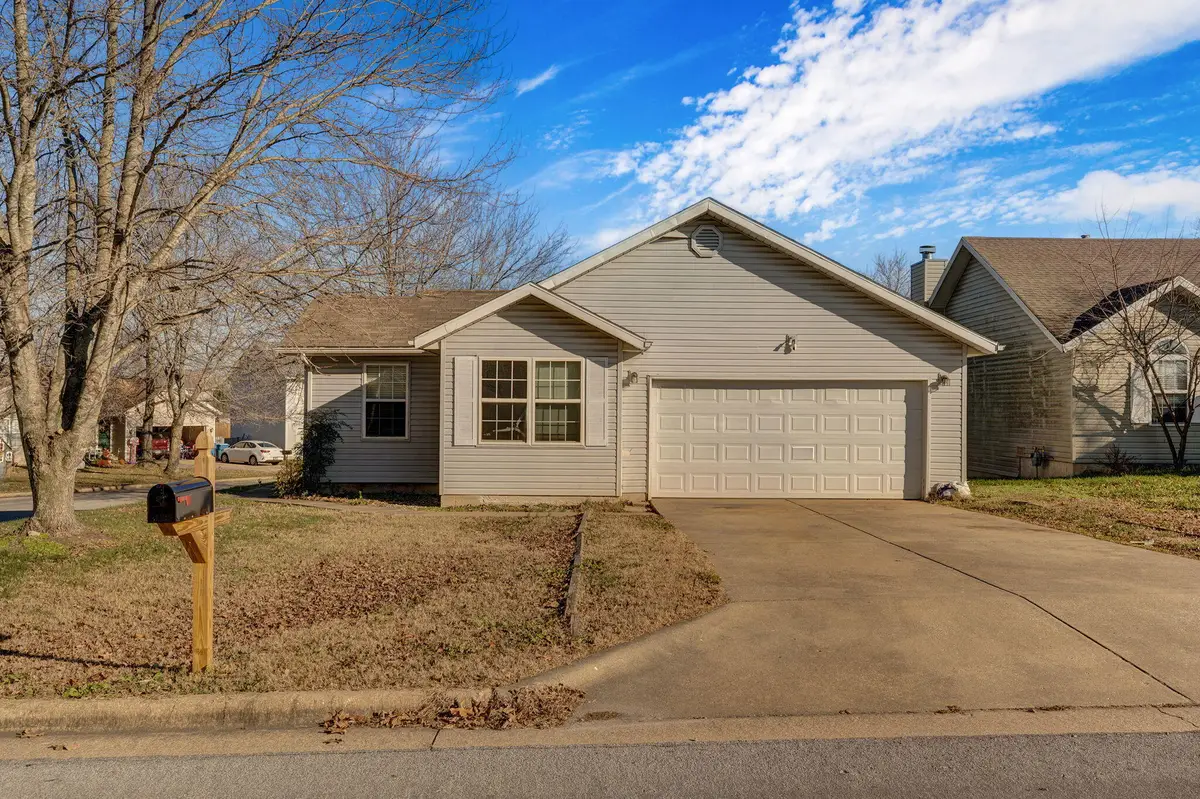 860 W Hickory Nut Court, Nixa, MO 65714 - Image #1