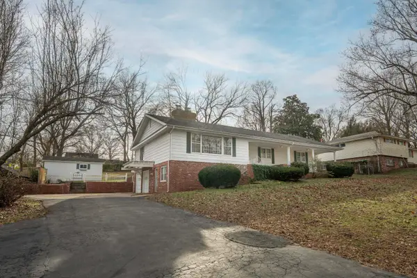 4152 E Cherry Crest Lane, Springfield, MO 65809