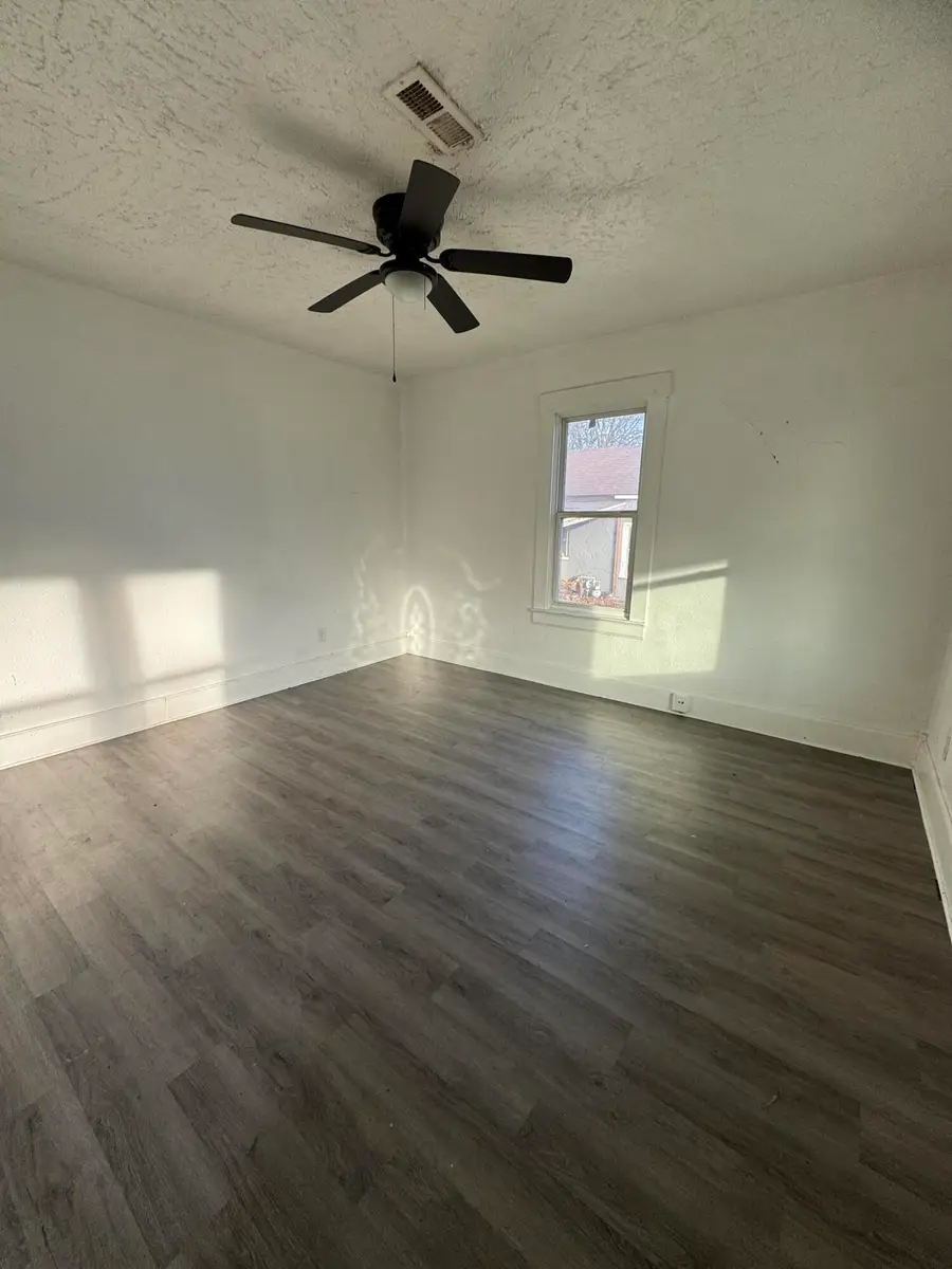 1511 N Lyon Avenue, Springfield, MO 65803 - Image #2