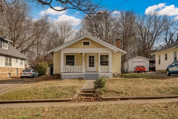 2038 N Douglas Avenue, Springfield, MO 65803