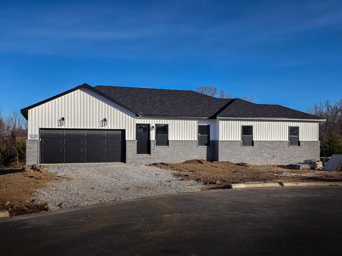 112 E Acacia Circle, Clever, MO 65631 - Image #1