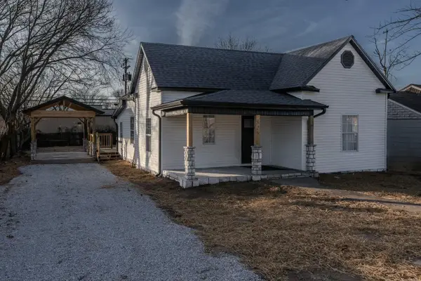 825 S Park Avenue, Aurora, MO 65605