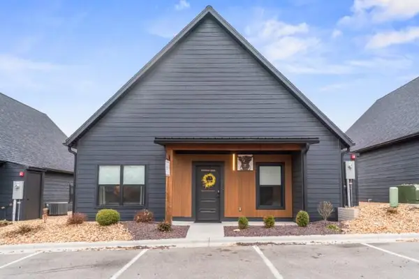 167 Poolside Pass #26, Hollister, MO 65672