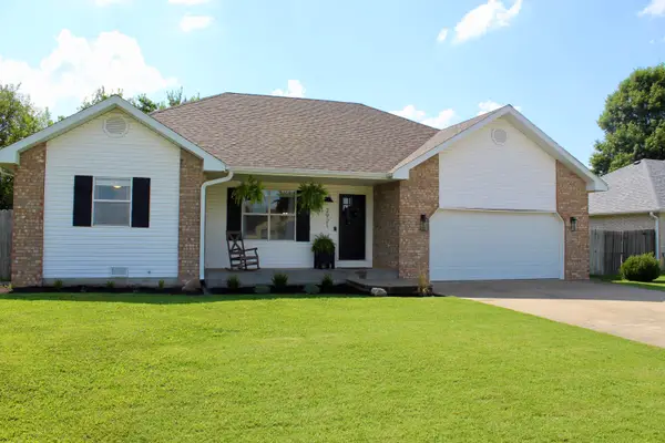 2921 Grant Avenue, Bolivar, MO 65613