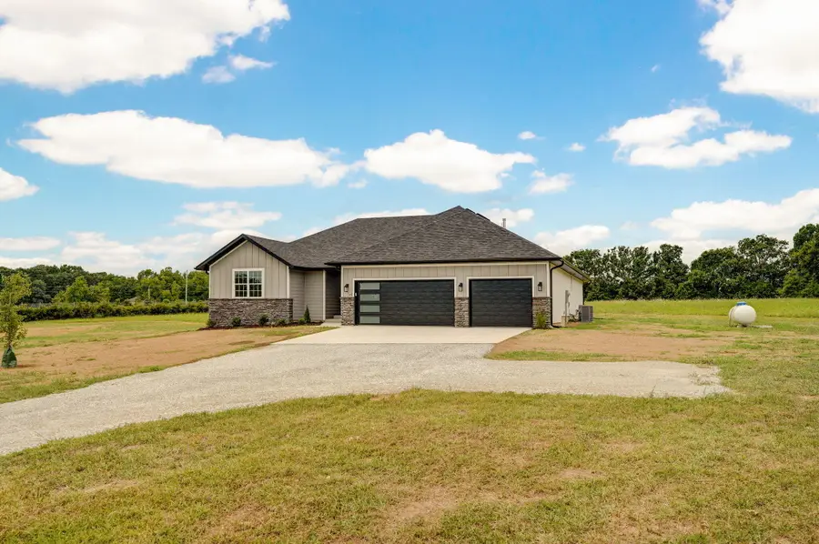 145 S Blazing Star Lane, Nixa, MO 65714 - Image #2