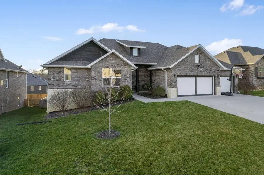 727 S Hickory Drive, Springfield, MO 65809 - Image #2