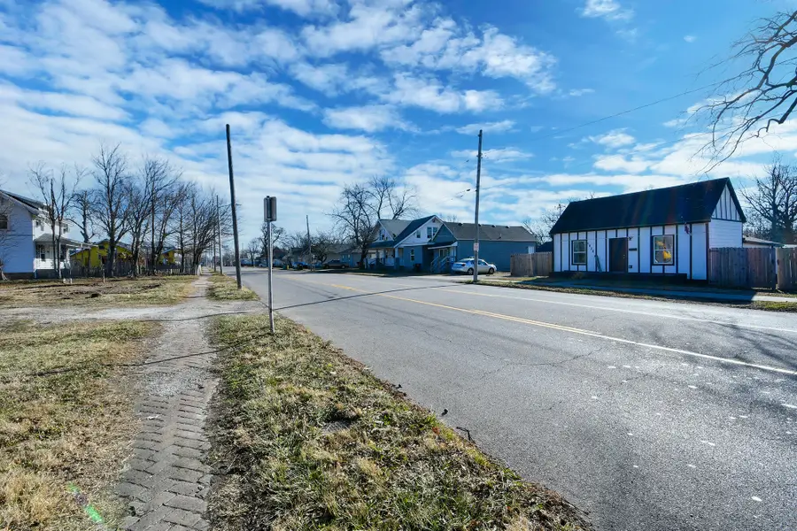 1027 E Commercial Street, Springfield, MO 65803 - Image #2