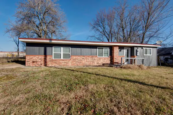 409 E Washington Street, Seymour, MO 65746