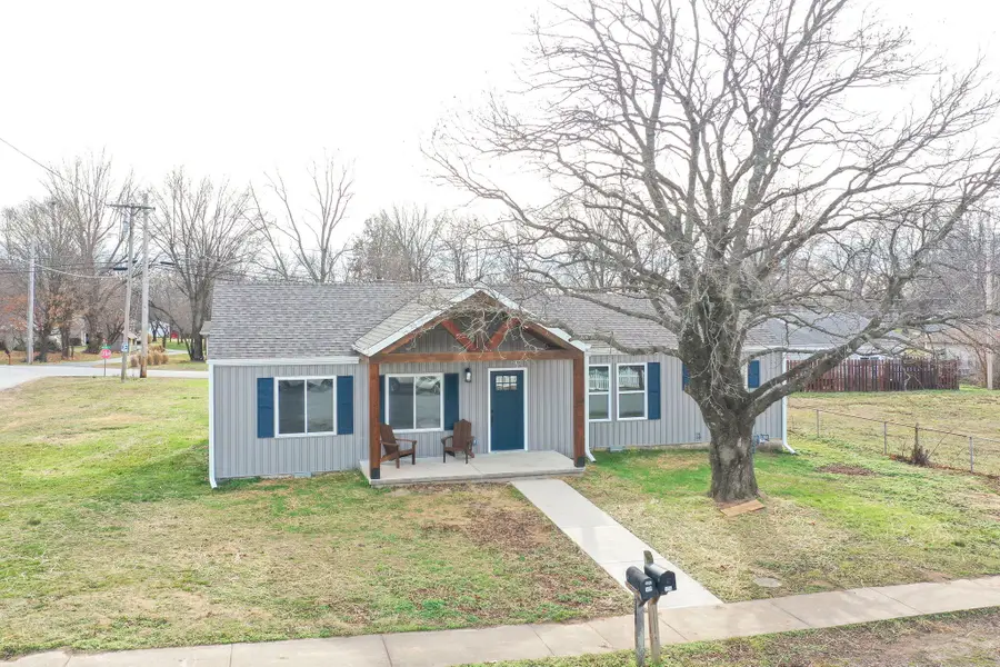 509 E Walker Street, Ash Grove, MO 65604 - Image #2