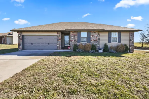 714 Lake Avenue, Clever, MO 65631