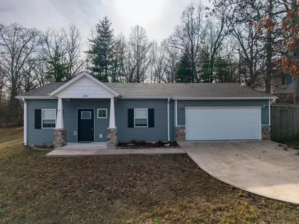 1907 Lakeview Drive, Ava, MO 65608