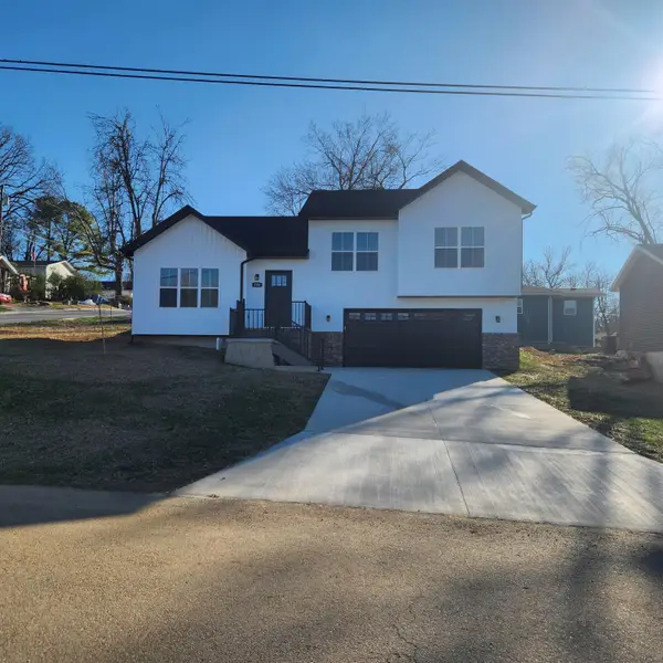 806 E Elm Street, Ozark, MO 65721