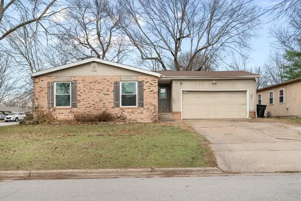 1005 E Mcclernon Street, Springfield, MO 65803