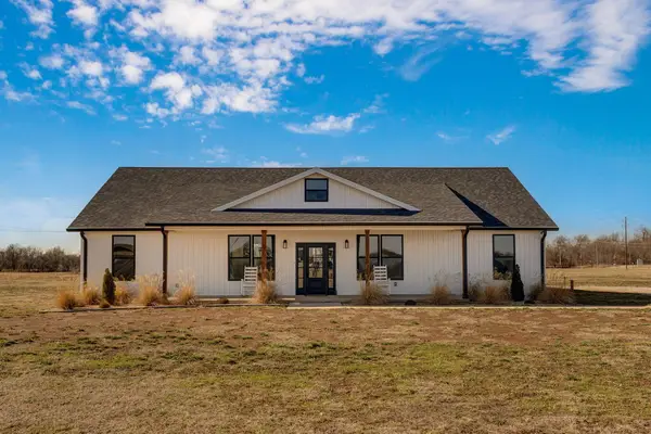 1883 S Farm Rd 107, Springfield, MO 65802