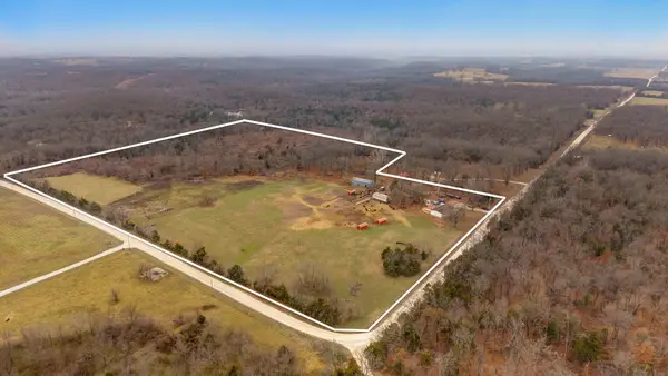 940 E 482nd Road, Bolivar, MO 65613