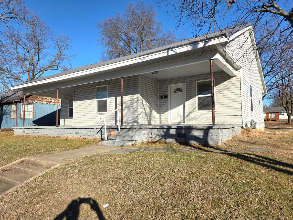 822 N Ash Street, Nevada, MO 64772 - Image #1
