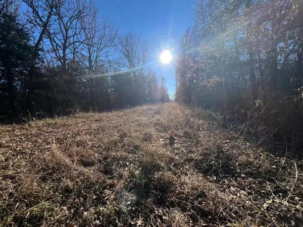 4170 S 103rd Road, Bolivar, MO 65613