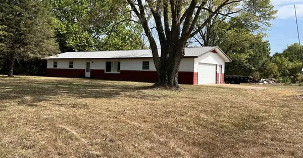 4262 Highway D, Bolivar, MO 65613