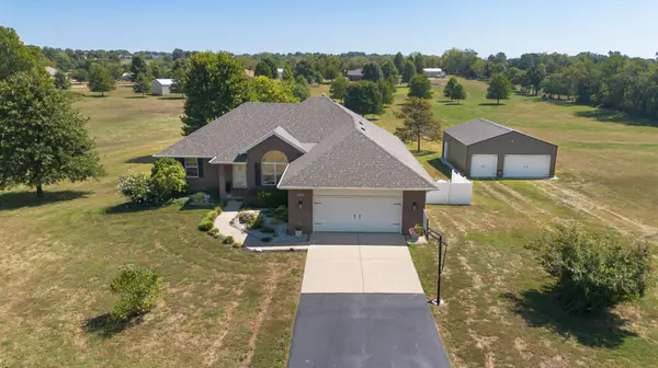 810 Moon Valley Road, Ozark, MO 65721