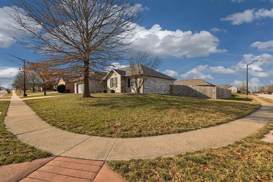 405 S Michelle Avenue, Republic, MO 65738 - Image #2