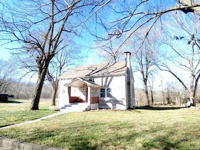 202 N Hemphill Street, Crane, MO 65633 - Image #2