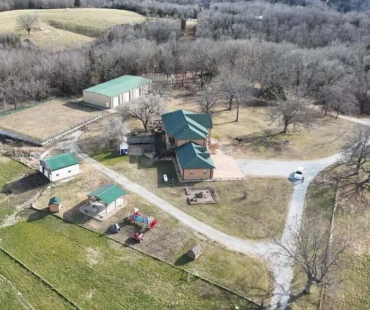 495 Shady Oak Lane, Reeds Spring, MO 65737 - Image #2