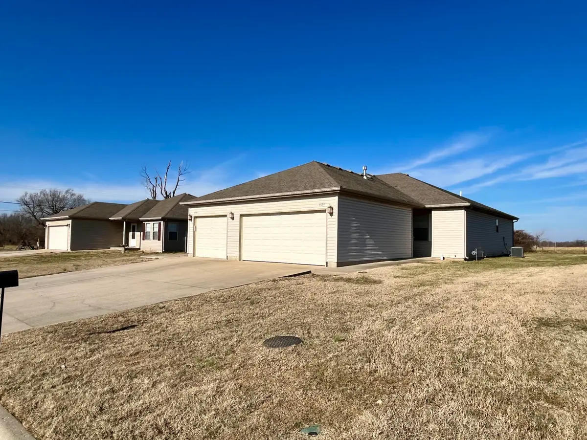 407 W Summit Street #A & B, Aurora, MO 65605 - Image #1