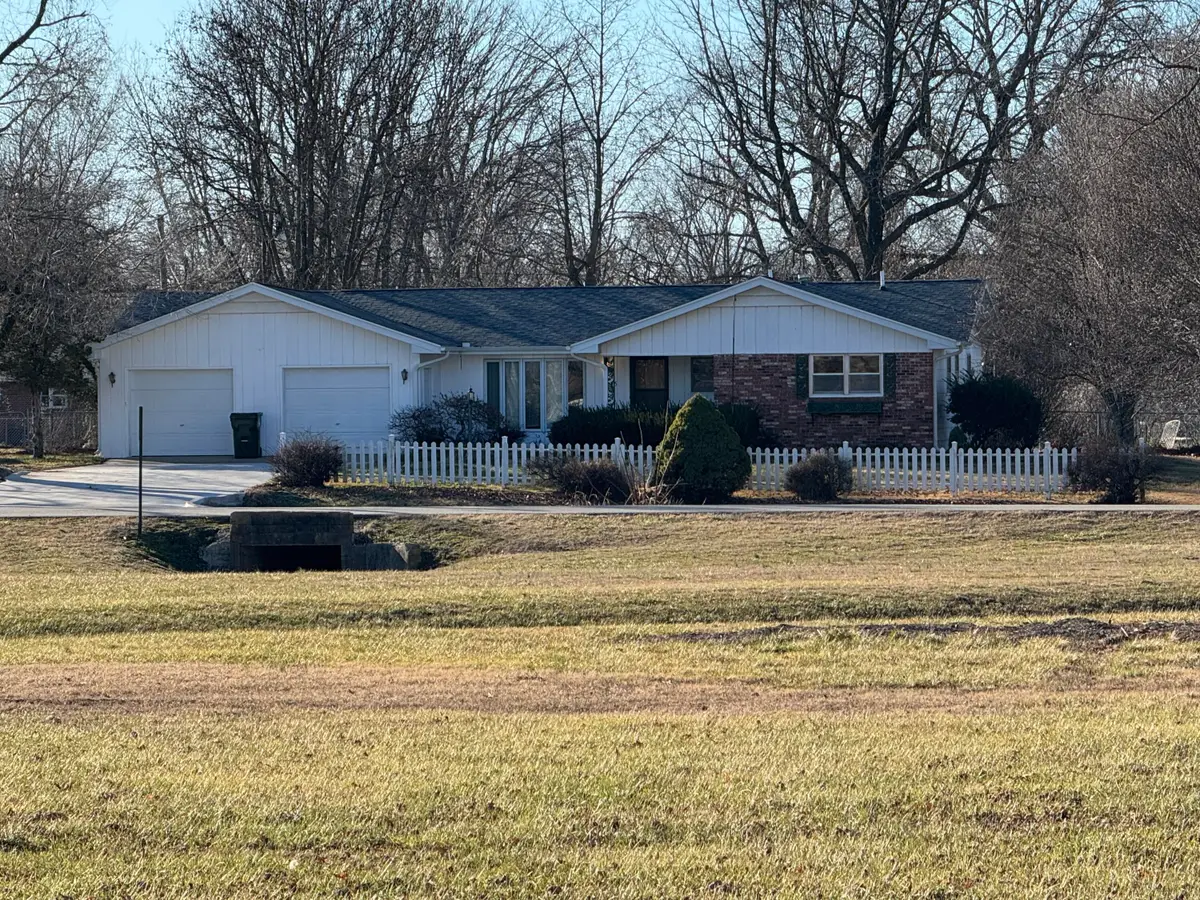 1305 S Jefferson Avenue, Aurora, MO 65605 - Image #1