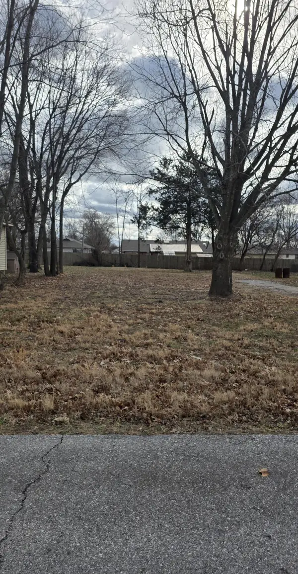 109 Thurman, Mt Vernon, MO 65712