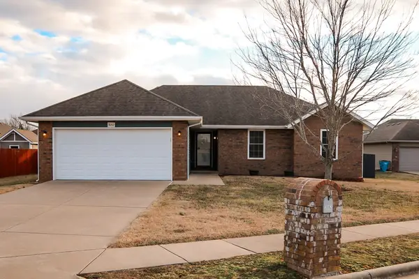 3082 E Loren Street, Republic, MO 65738