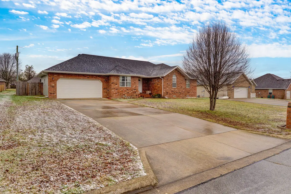 931 Bradford Court, Marshfield, MO 65706 - Image #1