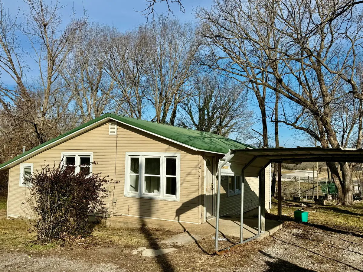 211 W Steffens Street, Houston, MO 65483 - Image #1
